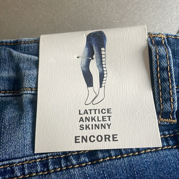 Mid rise, lattice, anklet, skinny jeans made by Encore - Picture 7 of 8